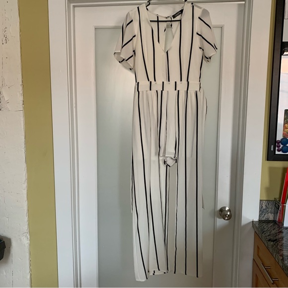 Crystal Sky White and Black Striped Jumpsuit/ Shorts/ Duster Romper--Size 7 - Picture 2 of 15